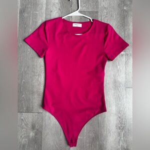 Aritzia Babaton Contour Crew Shortsleeve Bodysuit